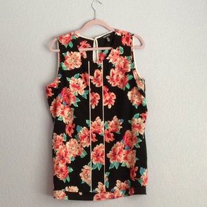 Ellen Tracy sleeveless blouse.